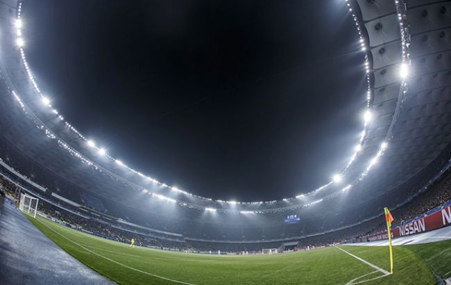 Во Франции прервали футбольный матч из-за обрушения заграждений на трибуне