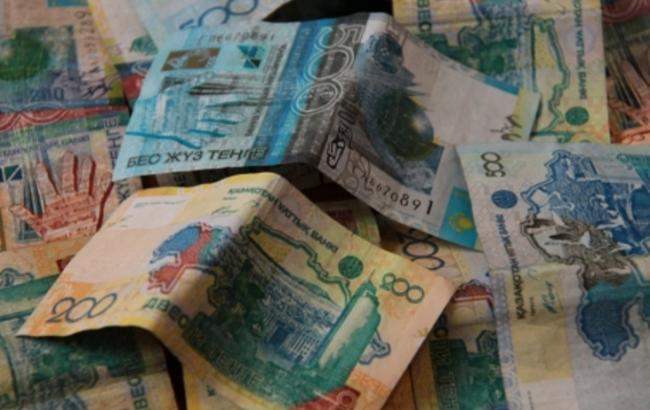 Казахстанский тенге обрушился после перехода на свободный курс