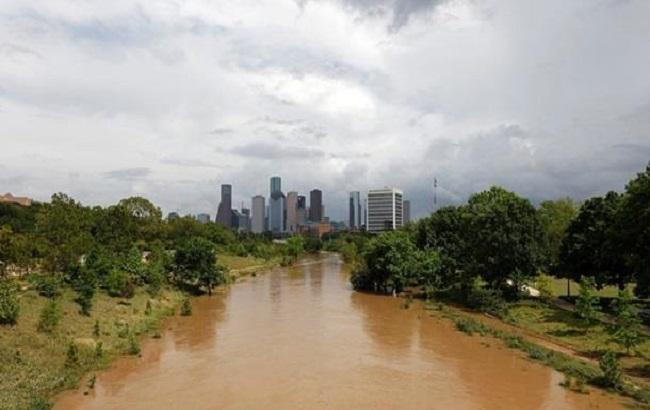 В Индии после обрушения моста из реки извлечены 9 тел