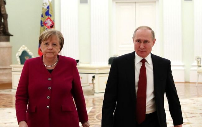 Путін заявив Меркель про необхідність закріплення статусу Донбасу