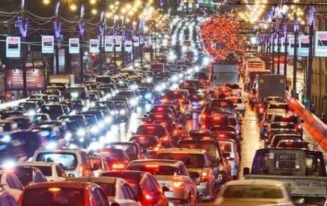 Затори у Києві досягли 8 балів