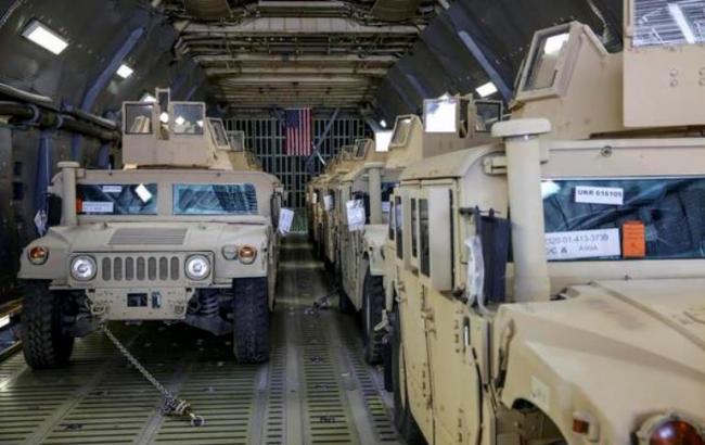 Еще 2 самолета с бронемашинами из США прибудут в Украину, - Порошенко