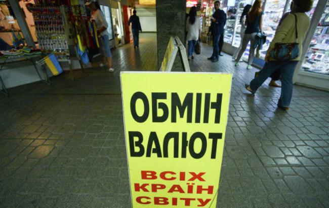 Наличный курс доллара в продаже повысился до 25,54 гривен