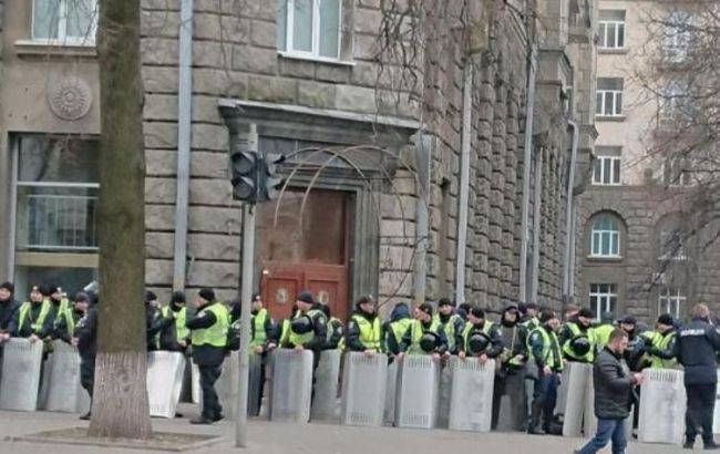 В центр Киева из-за акции националистов стянули полицию