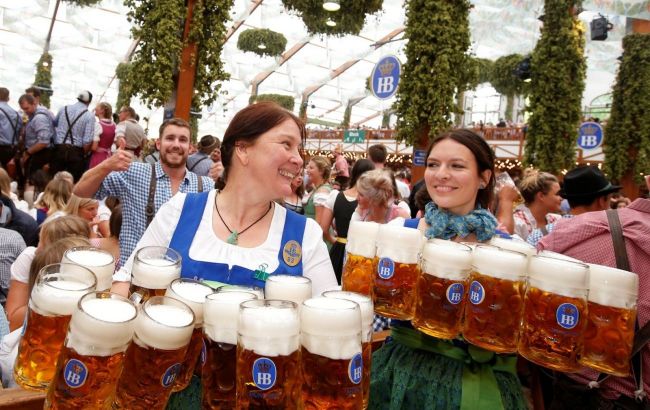 Після двох років "ковідної" перерви. У Німеччині знову відкрився Октоберфест