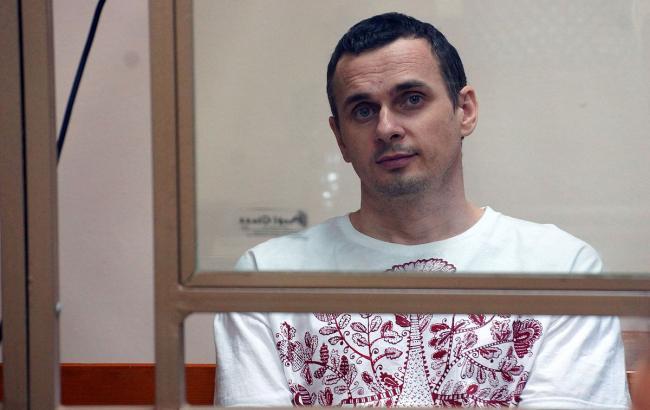 Еврокомиссар просит РФ отпустить Сенцова для вручения премии Сахарова