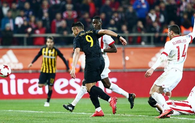 "Олимпиакос" наказан за беспорядки фанатов в матче против АЕКа