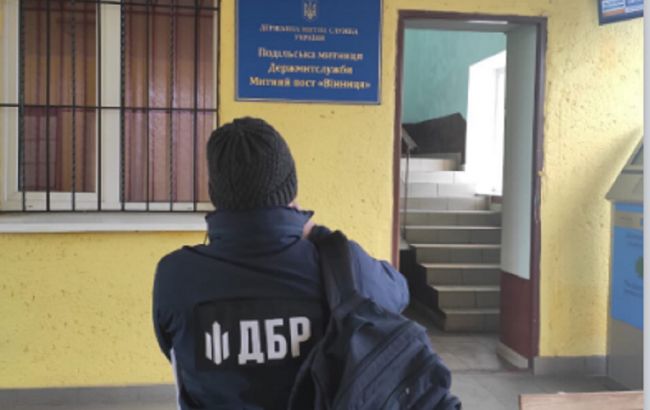 ГБР провело обыски на Подольской и Полесской таможнях