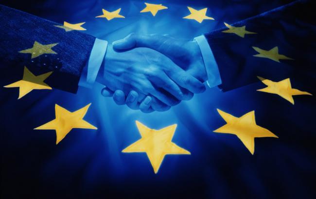 Совет ЕС согласовал либерализацию визового режима для украинцев