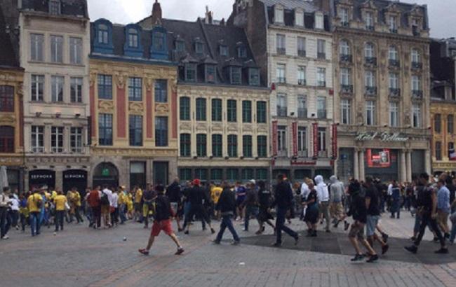 Во Франции в группу украинских фанатов бросили файер, возникла потасовка