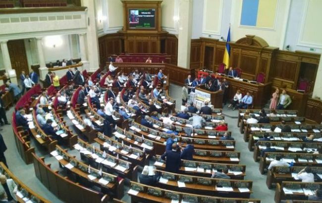 Парламент закрепил за патронатными воспитателями право на пенсионное страхование