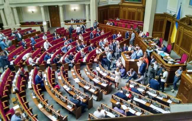 Рада сегодня рассмотрит вопросы финансов и банковской деятельности