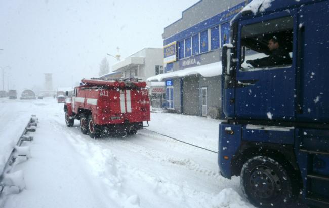 Непогода в Украине: обесточенными остаются 322 населенных пункта