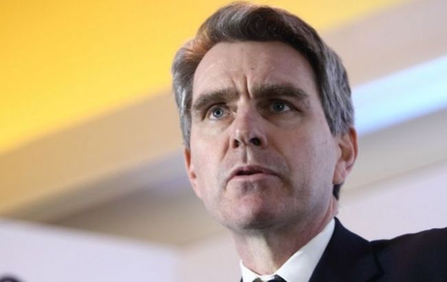 Пайетт послал Савченко поздравительную открытку