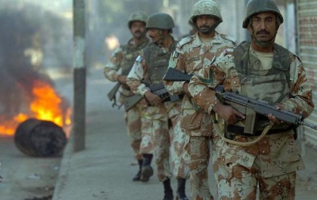 В Пакистане на рынке взорвалась бомба, погибли не менее 10 человек