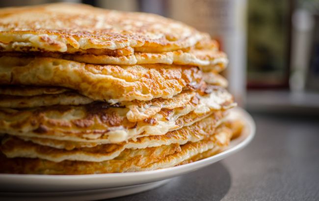 Швидкі млинці на воді зі старої кулінарної книги: додайте забутий інгредієнт