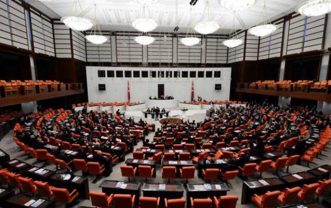 Турция продлила режим чрезвычайного положения еще на три месяца