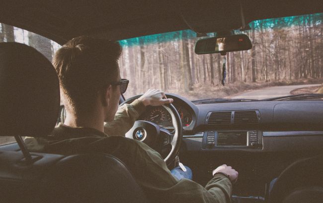 Як не заснути за кермом: корисні лайфхаки для водіїв