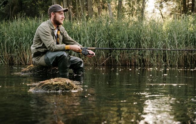 Рибалка в дощ: поради і нюанси, які дозволять зловити багато риби