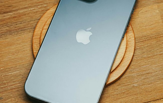 Как продлить заряд iPhone без настроек и приложений: сработает одно простое действие