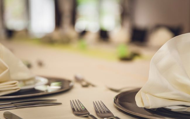 Как красиво и правильно сервировать стол на праздники: основные правила