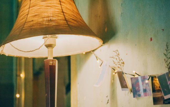 Це найбільш запилена річ у кімнаті! Як почистити абажур за кілька хвилин