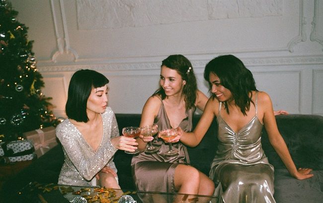 Как употреблять алкоголь в праздники: правила безопасности от эксперта