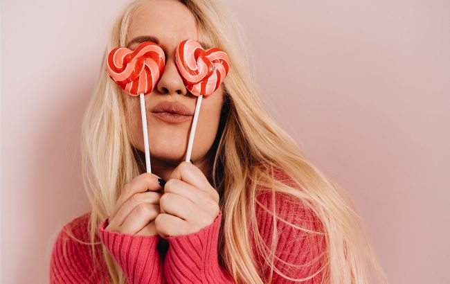 Експерт назвала 5 основних причин тяги до солодкого
