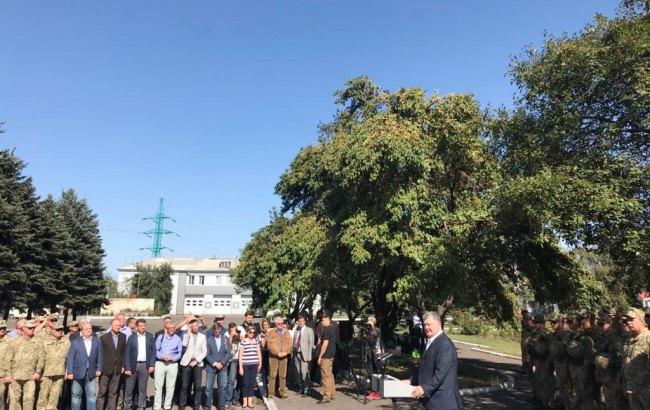 Порошенко: роль дипломатів під час війни важлива не менше армії