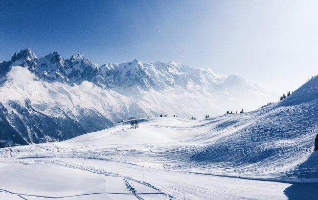 К заблокированному курорту в Альпах пустили поезда