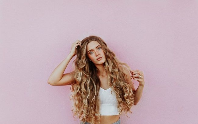 Ламкість і сильне випадання волосся: в чому може бути причина