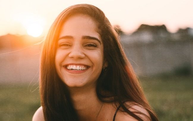 Улыбайтесь и вы будете здоровы: психолог развеяла мифы об иммунитете