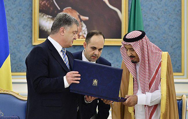 Порошенко вручил королю Саудовской Аравии орден