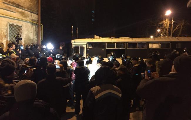 Сторонники Саакашвили заблокировали улицу рядом с управлением СБУ