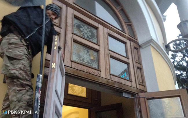 Столкновения под Октябрьским дворцом: полиция открыла два уголовных дела