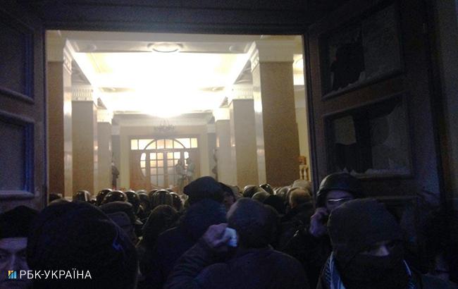 Мітинг у Києві: під Жовтневим палацом сталися нові сутички