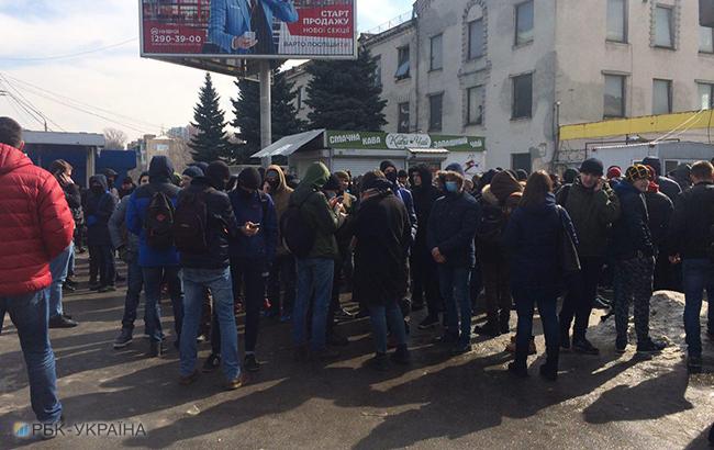 В будівлі бази "Азов" проводять обшуки