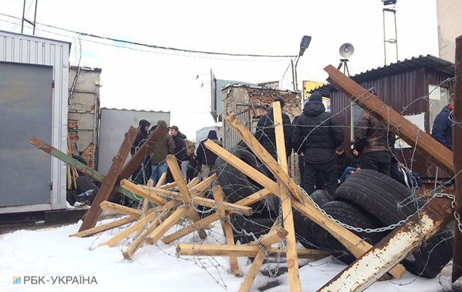 Обыски на базе "Азова": полиция проверяет факты завладения имуществом на 54 млн гривен