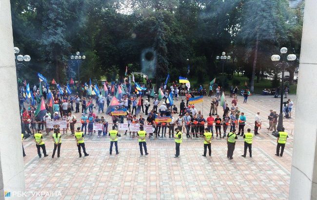 У здания Верховной рады шахтеры вышли на акцию протеста