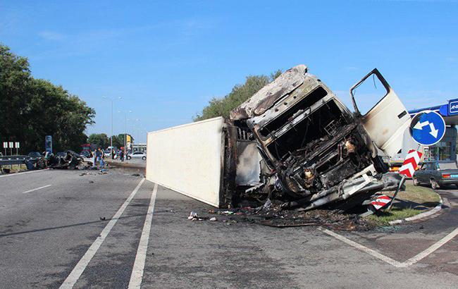 Полиция разыскивает водителя грузовика, устроившего аварию с двумя погибшими