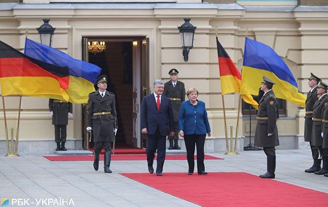 Тема прекращения агрессии РФ была ведущей в переговорах с Меркель, - Порошенко