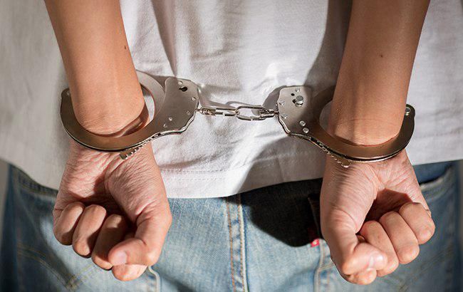 Инспектора киевского СИЗО задержали при попытке пронести в учреждение наркотики