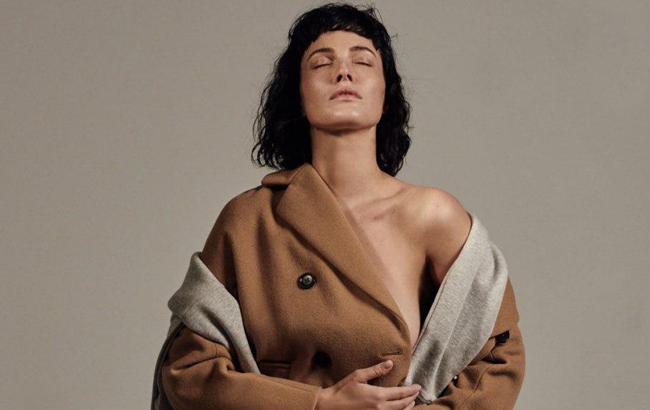 Даша Астафьева без макияжа восхитила чувственной фотосессией