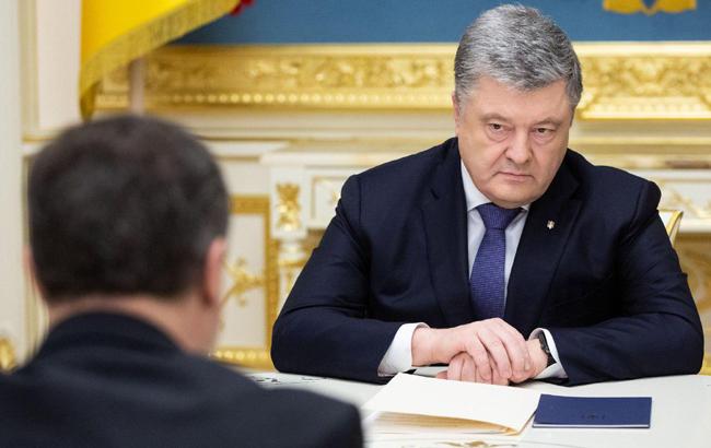 Порошенко инициировал компенсацию убытков "Укрпочты" для доставки пенсий