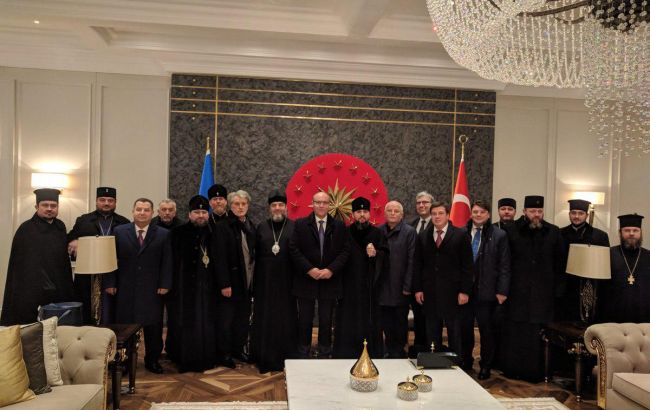 Украинская делегация прибыла в Стамбул для получения томоса