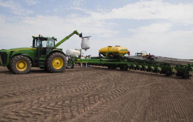 "Укрлендфармінг" почав весняно-польові роботи в шести областях