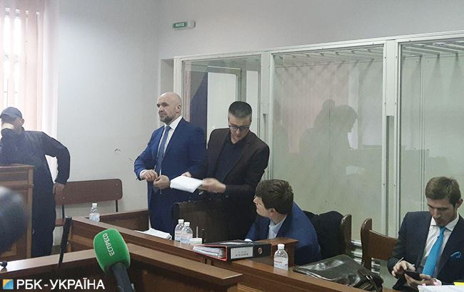 Защита Мангера хочет удалить активистов из зала суда