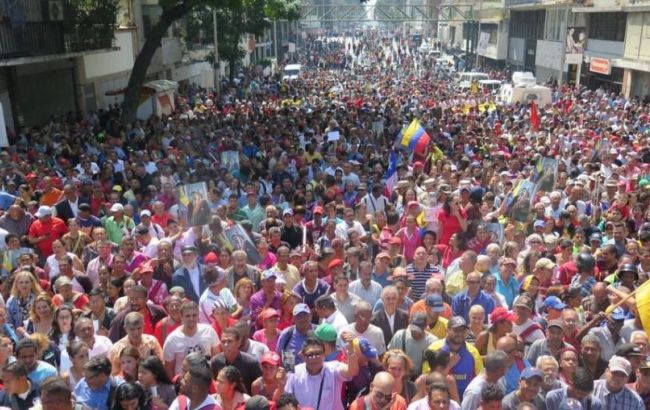 Трамп отреагировал на ситуацию в Венесуэле и пригрозил санкциями Кубе