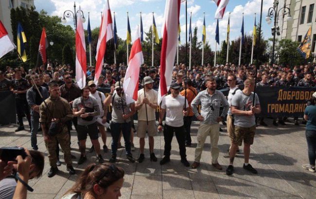 "Нацкорпус" требует упростить процедуру получения гражданства для иностранных добровольцев