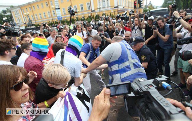 На прайде в Киеве произошли первые стычки
